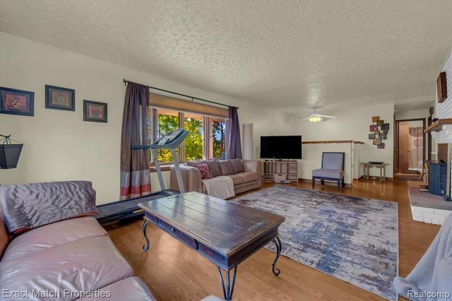 7600 Haley Road, White Lake, MI 48383