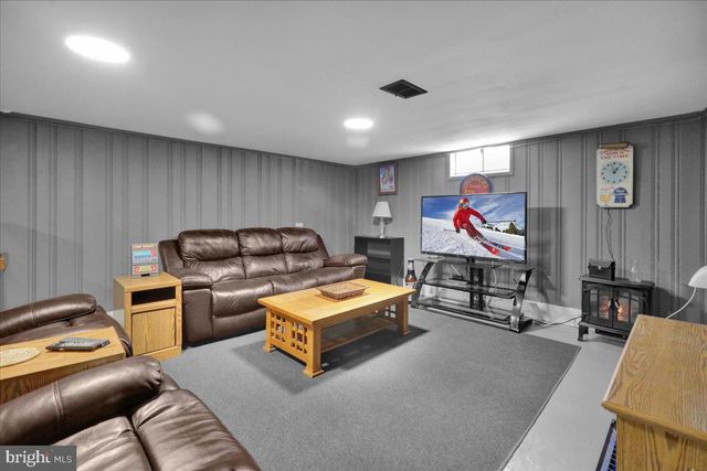 135 CHESTNUT ST, Shillington, PA 19607