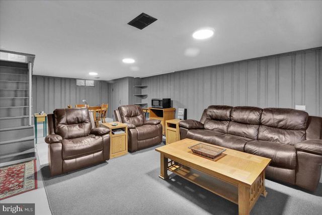 135 CHESTNUT ST, Shillington, PA 19607