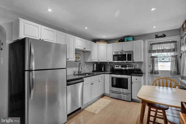 135 CHESTNUT ST, Shillington, PA 19607