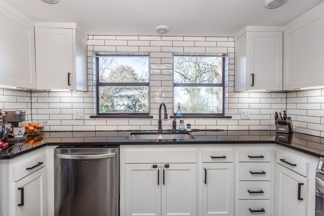 1903 N Weaver Street, Gainesville, TX 76240