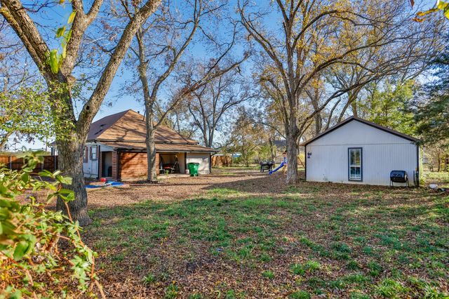1903 N Weaver Street, Gainesville, TX 76240