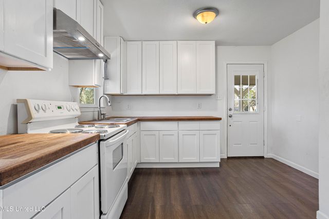 3709 Pineview Drive, Pascagoula, MS 39581