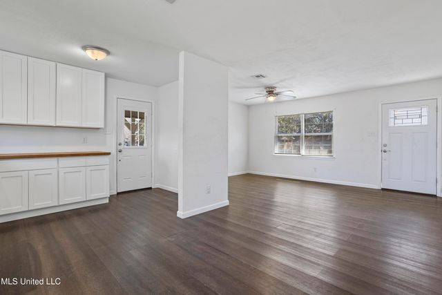 3709 Pineview Drive, Pascagoula, MS 39581