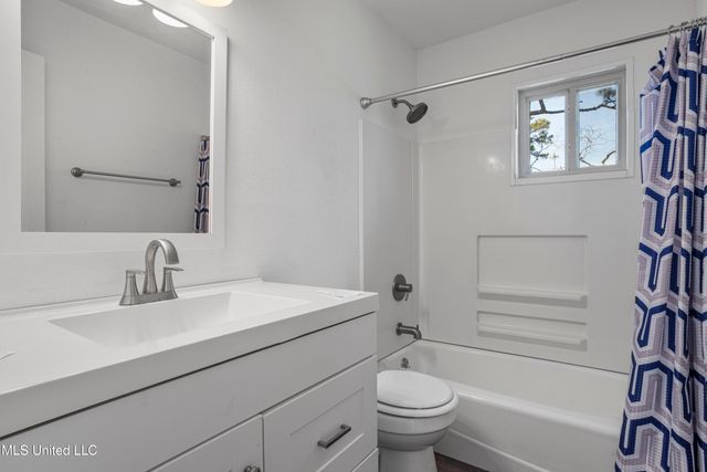 3709 Pineview Drive, Pascagoula, MS 39581