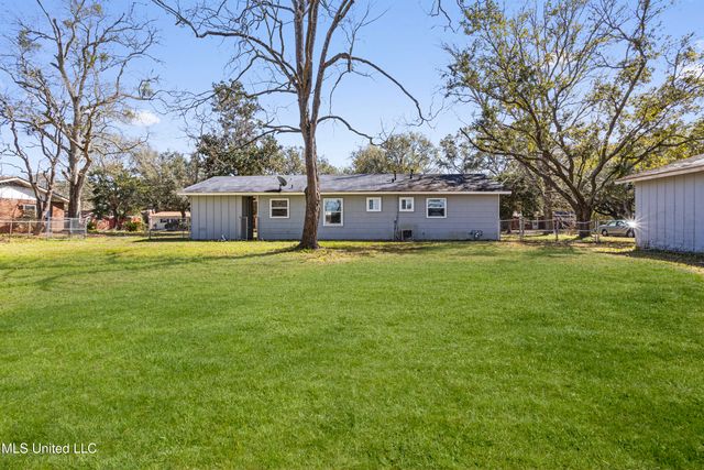 3709 Pineview Drive, Pascagoula, MS 39581