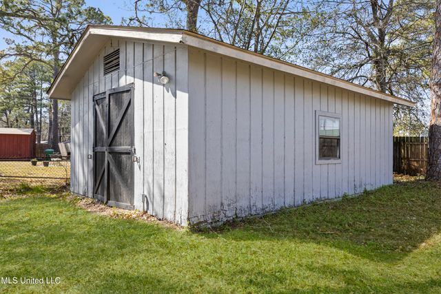 3709 Pineview Drive, Pascagoula, MS 39581
