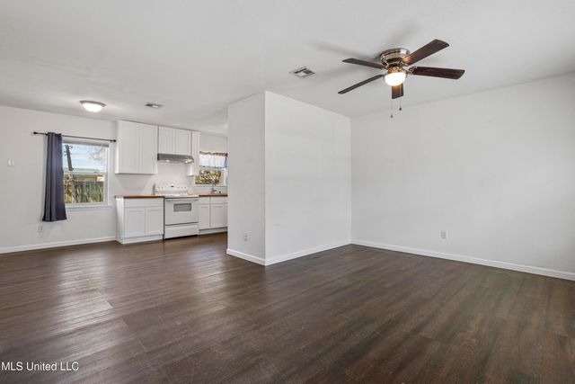 3709 Pineview Drive, Pascagoula, MS 39581