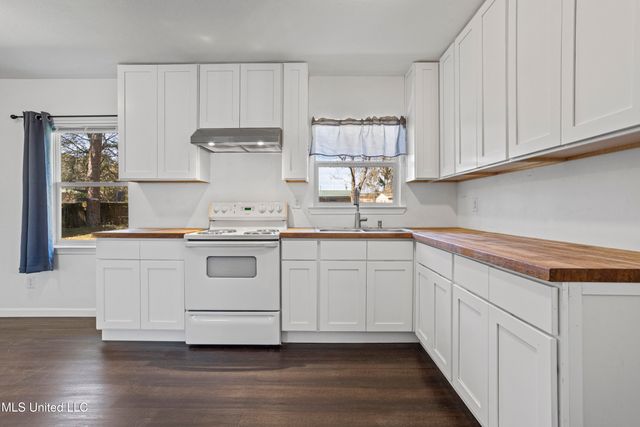 3709 Pineview Drive, Pascagoula, MS 39581