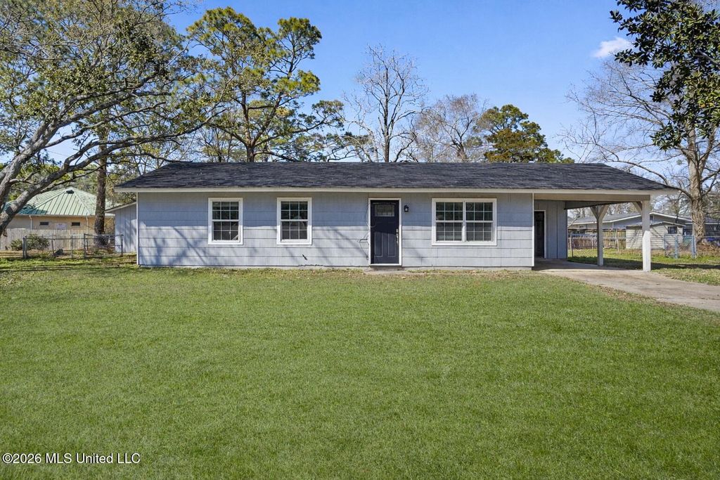 3709 Pineview Drive, Pascagoula, MS 39581