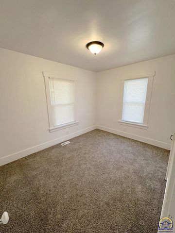 1113 SW Hampton ST, Topeka, KS 66604