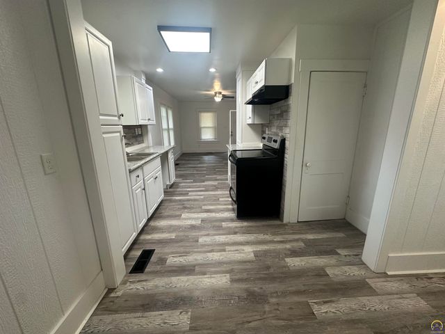 1113 SW Hampton ST, Topeka, KS 66604
