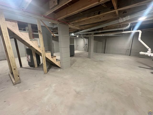 1113 SW Hampton ST, Topeka, KS 66604