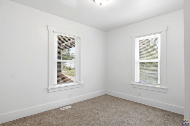 1113 SW Hampton ST, Topeka, KS 66604