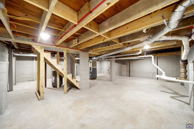 1113 SW Hampton ST, Topeka, KS 66604