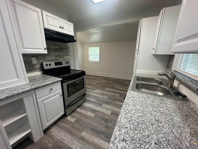 1113 SW Hampton ST, Topeka, KS 66604