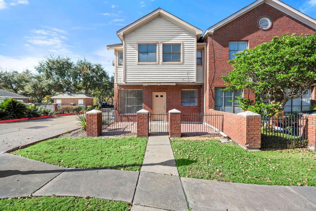 1103 Dulles 202, Stafford, TX 77477