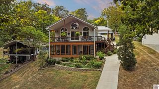 639 Spring Hill Dr, Eddyville, KY 42038