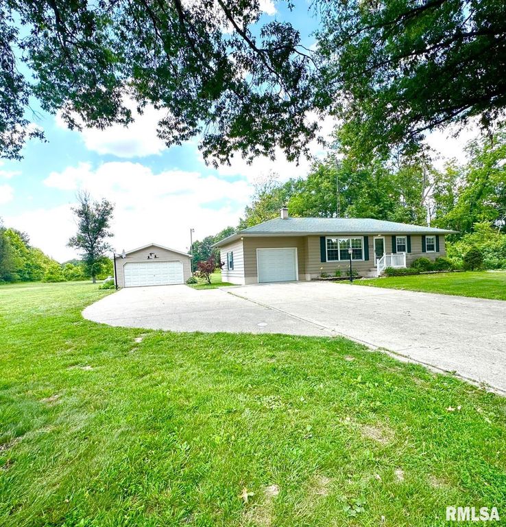 Image 1 of property listing at 2037 ROSS Road, Centralia, IL 62801