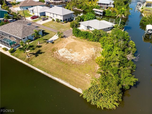 3579 Gondola LN, St James City, FL 33956