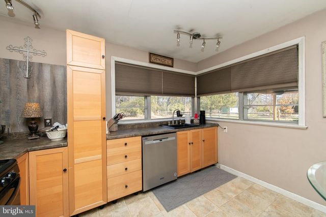 10 LAKEVILLA DR, Voorhees, NJ 08043