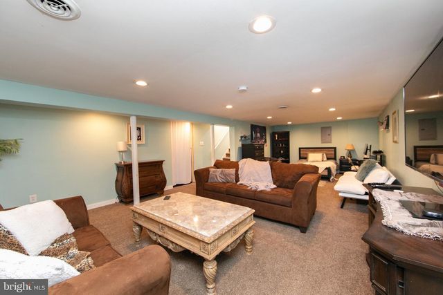 10 LAKEVILLA DR, Voorhees, NJ 08043