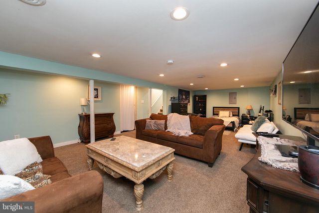 10 LAKEVILLA DR, Voorhees, NJ 08043