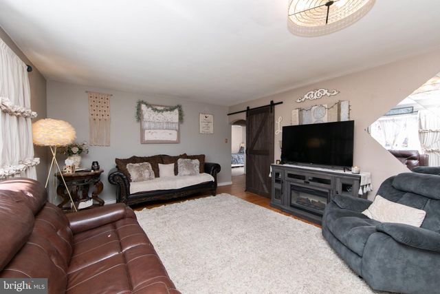 10 LAKEVILLA DR, Voorhees, NJ 08043