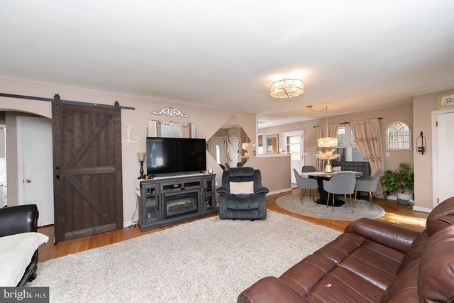 10 LAKEVILLA DR, Voorhees, NJ 08043