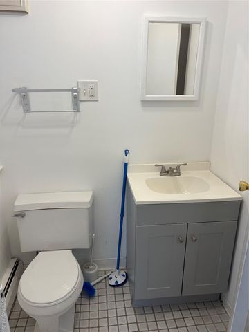 892 Pine Avenue, West Islip, NY 11795