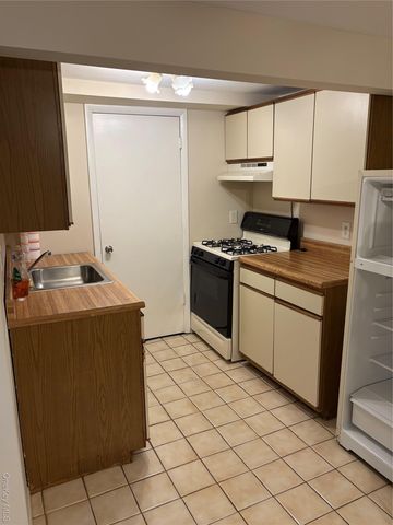 892 Pine Avenue, West Islip, NY 11795