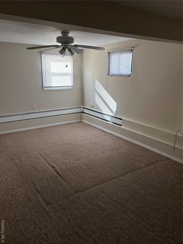 892 Pine Avenue, West Islip, NY 11795