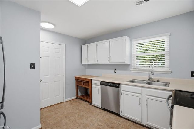 3408 Winterhawk CT, Chesapeake, VA 23323