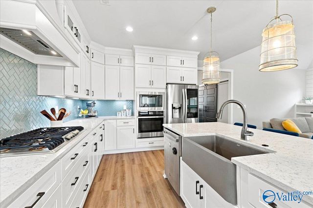 9 Thicket Grove Circle SW, Huntsville, AL 35803