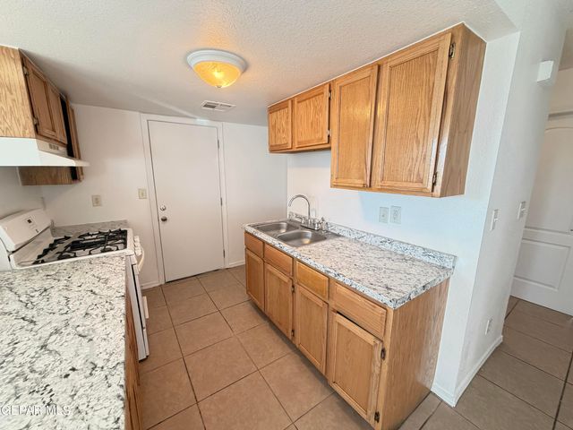 10268 VALLE DEL SOL Drive, El Paso, TX 79924