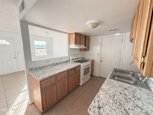 10268 VALLE DEL SOL Drive, El Paso, TX 79924