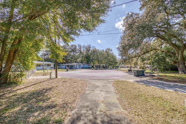 514 S Edgewood Cir, Pensacola, FL 32506