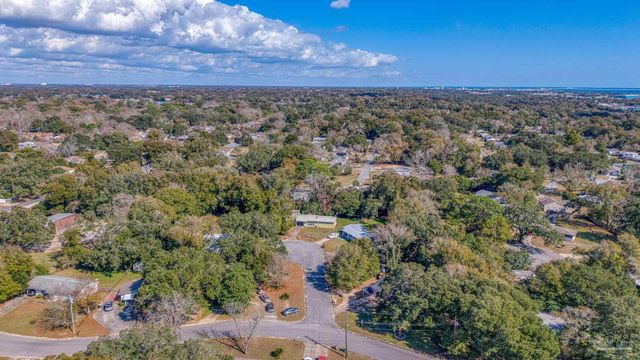 514 S Edgewood Cir, Pensacola, FL 32506