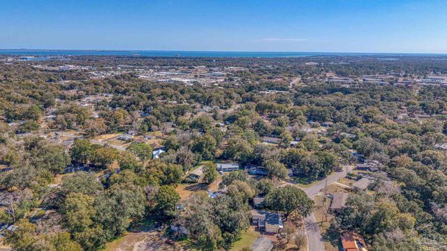 514 S Edgewood Cir, Pensacola, FL 32506