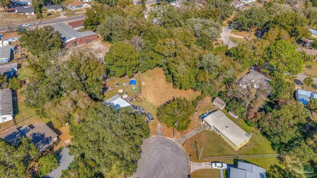 514 S Edgewood Cir, Pensacola, FL 32506