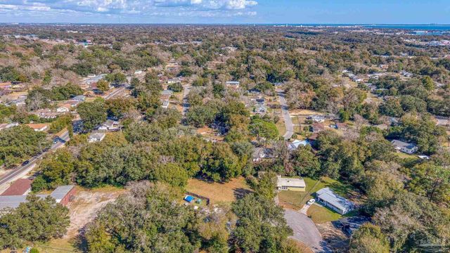 514 S Edgewood Cir, Pensacola, FL 32506