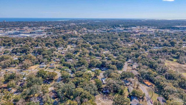 514 S Edgewood Cir, Pensacola, FL 32506