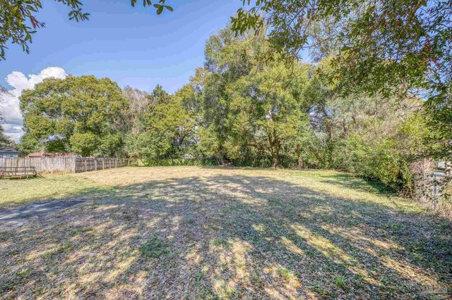 514 S Edgewood Cir, Pensacola, FL 32506