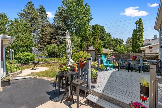 2108 Hemlock STREET, West Bend, WI 53090