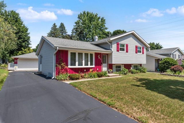 2108 Hemlock STREET, West Bend, WI 53090