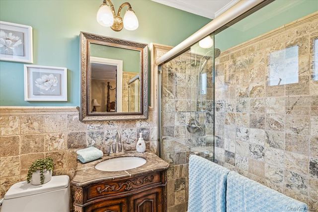 264-47 Grand Central Parkway, Flushing, NY 11362