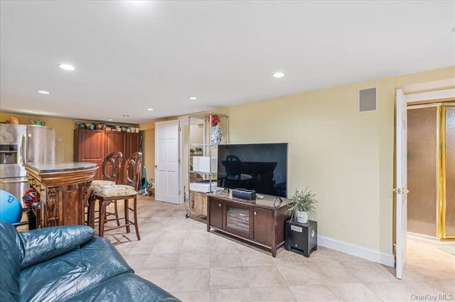 264-47 Grand Central Parkway, Flushing, NY 11362