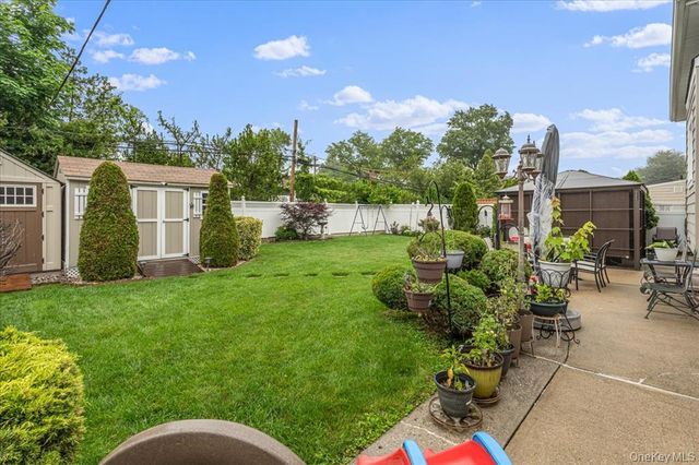 264-47 Grand Central Parkway, Flushing, NY 11362