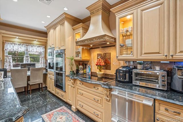 264-47 Grand Central Parkway, Flushing, NY 11362