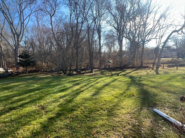 44 Arrowhead Ln, Dartmouth, MA 02748